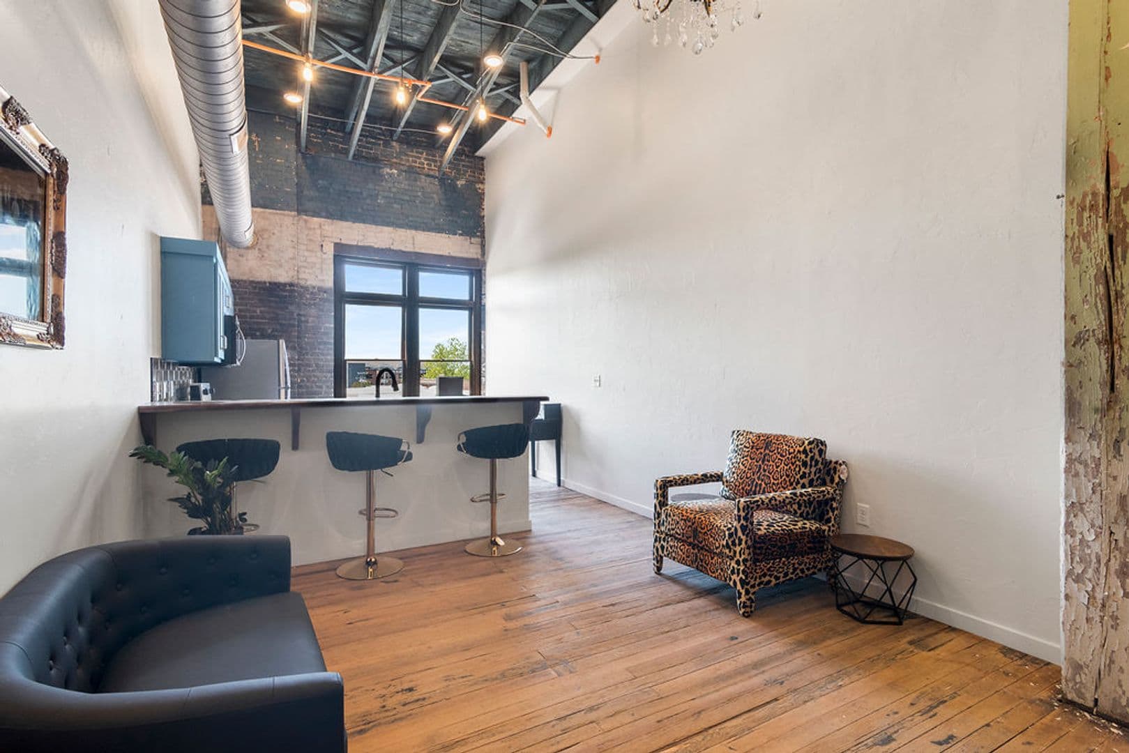 Springfield Apartment: 320 Walnut St.
