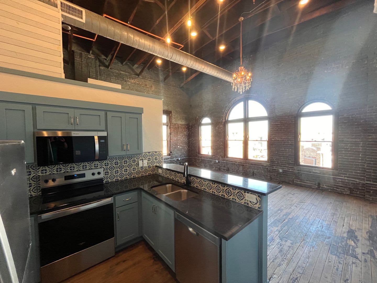 Springfield Apartment: 320 Walnut St.