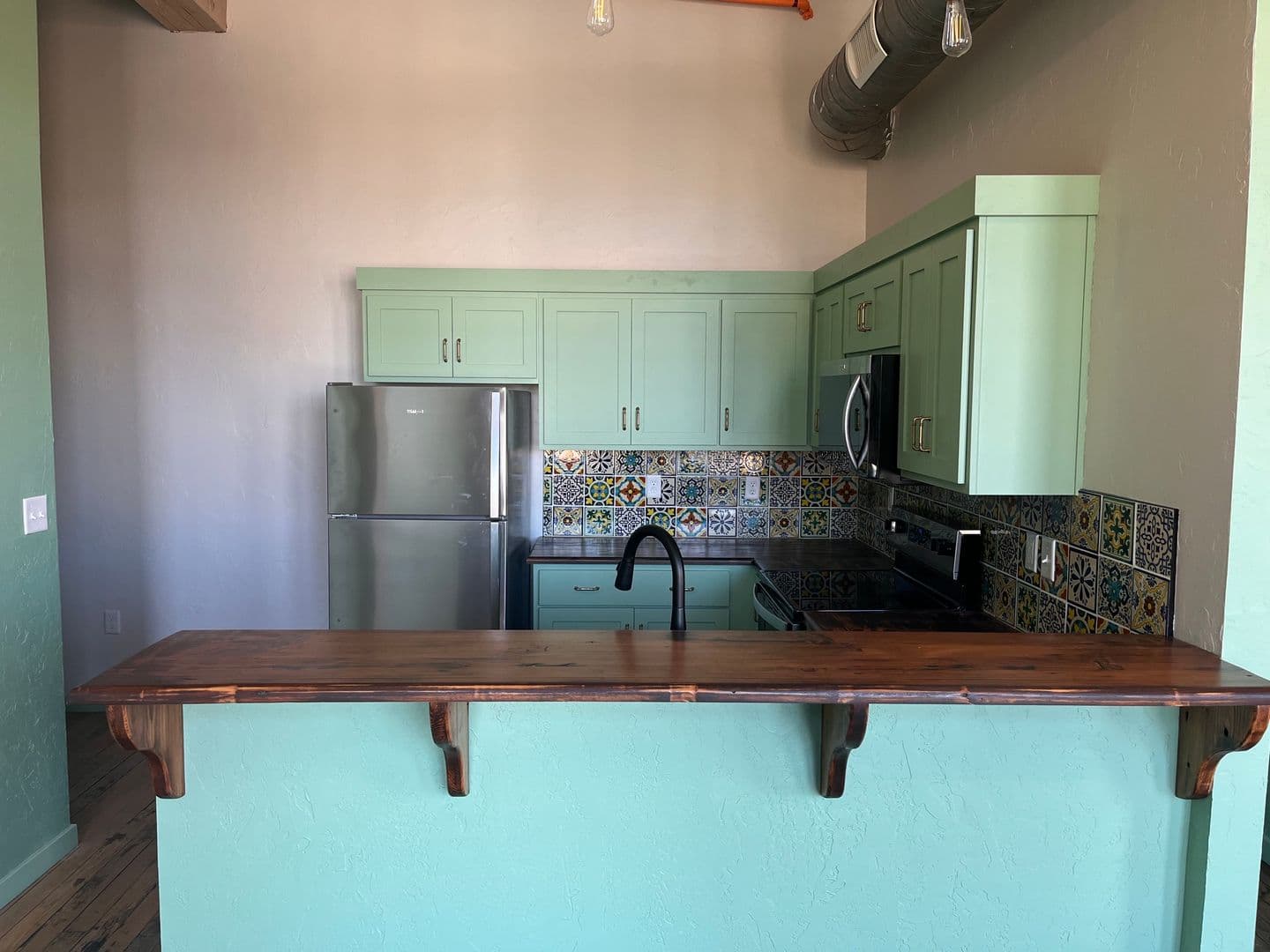 Springfield Apartment: 320 Walnut St.