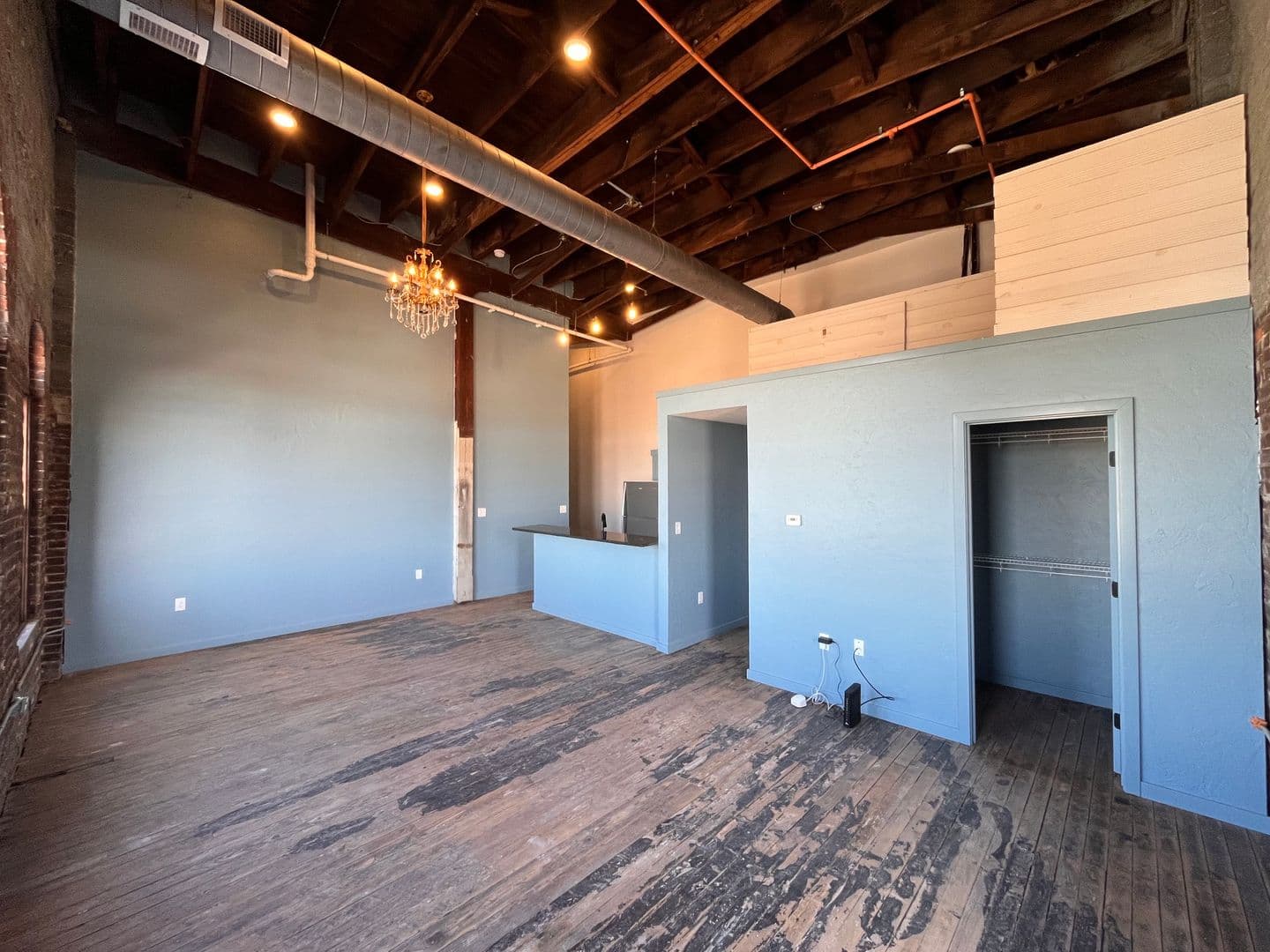 Springfield Apartment: 320 Walnut St.