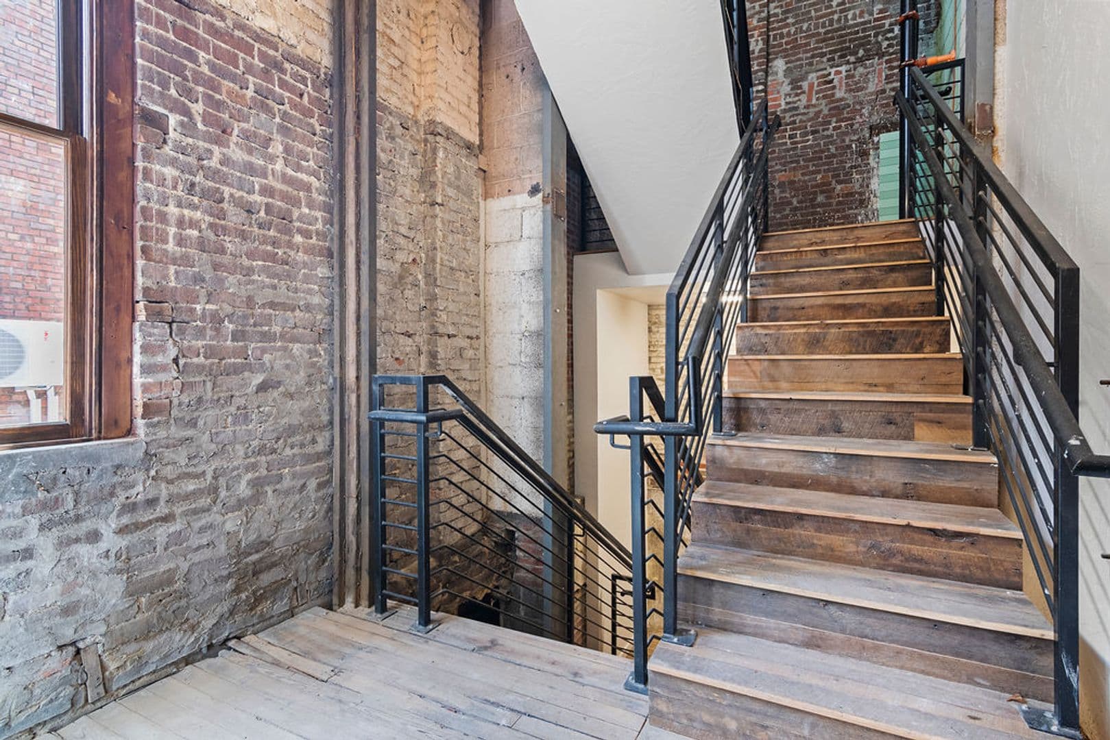 Springfield Apartment: 320 Walnut St.