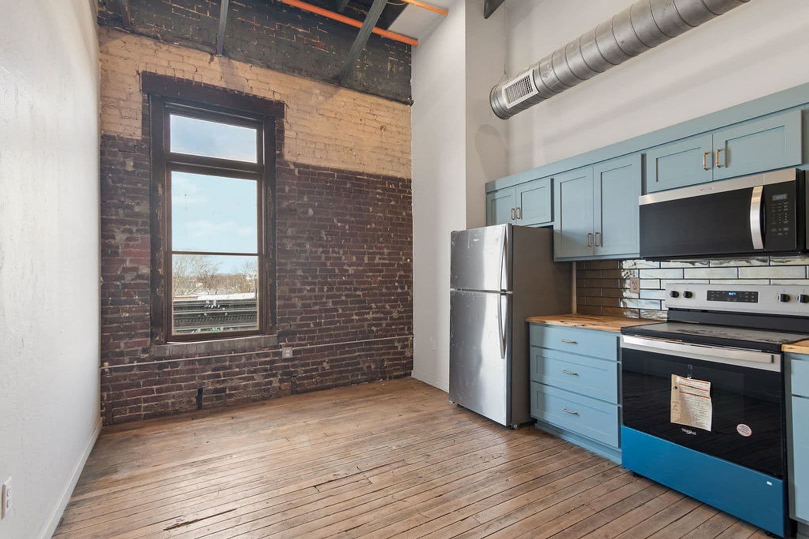 Springfield Apartment: 320 Walnut St.