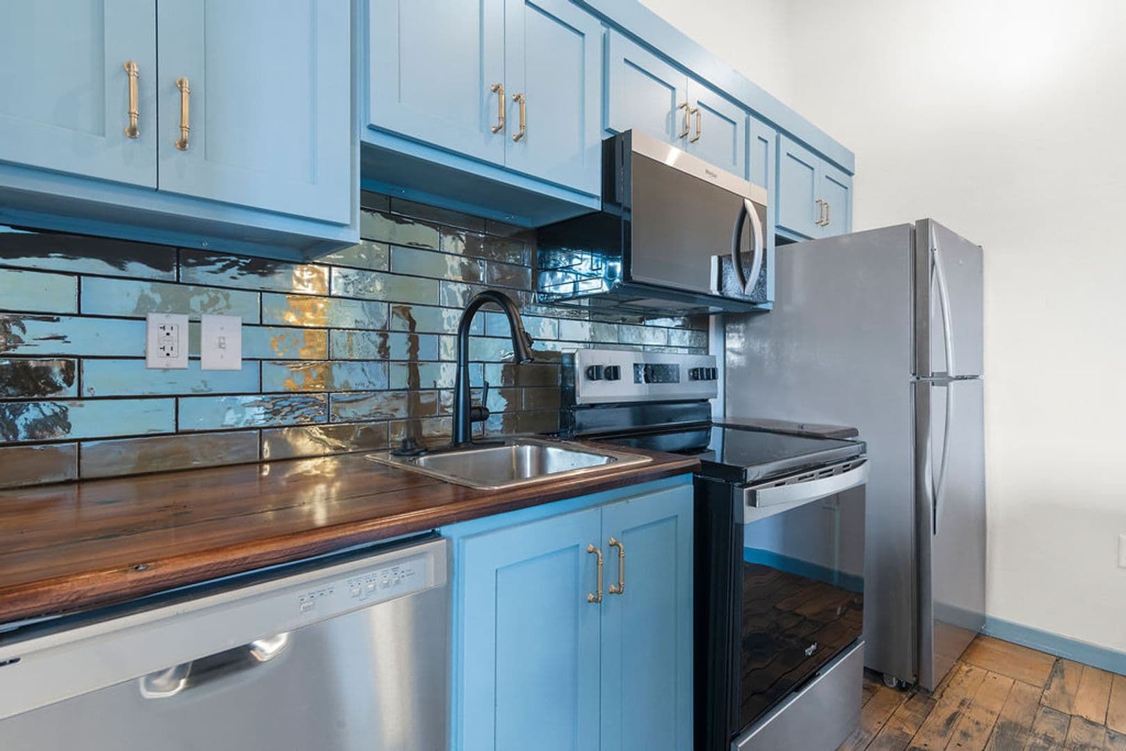 Springfield Apartment: 320 Walnut St.