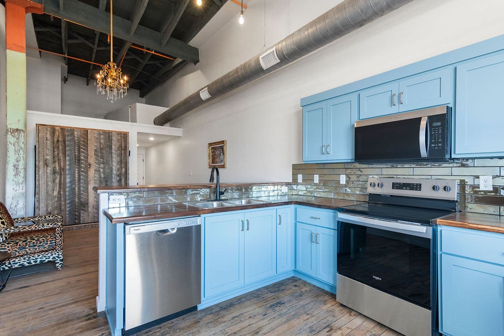 Springfield Apartment: 320 Walnut St.