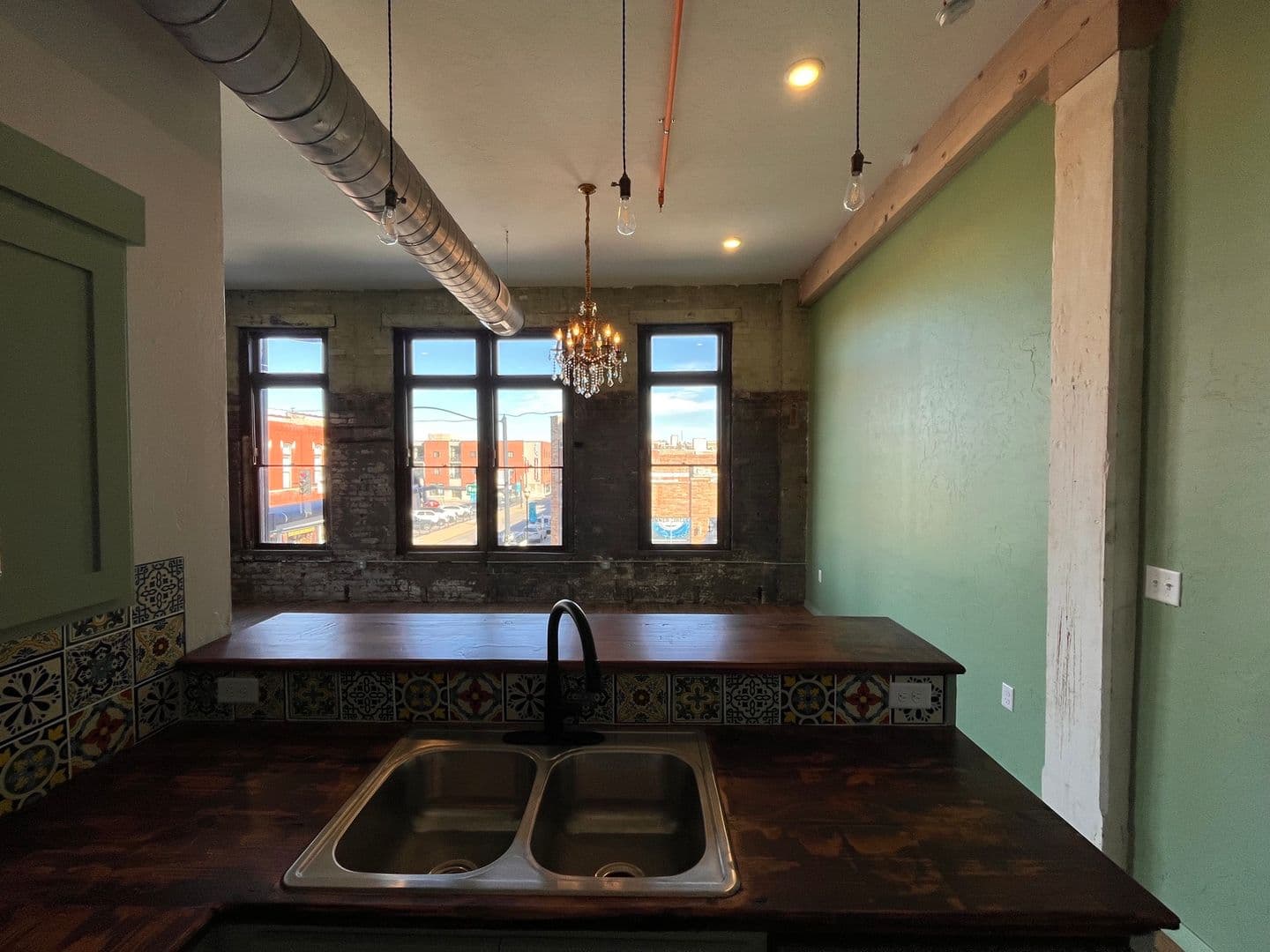 Springfield Apartment: 320 Walnut St.