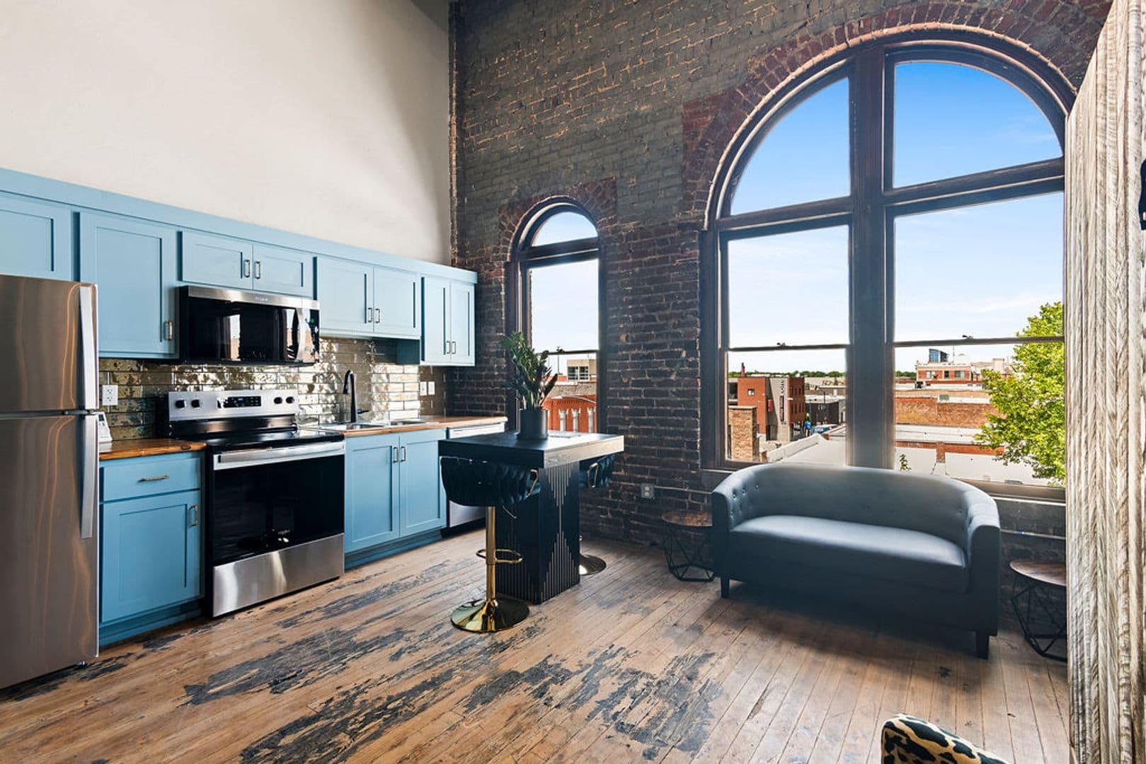 Springfield Apartment: 320 Walnut St.