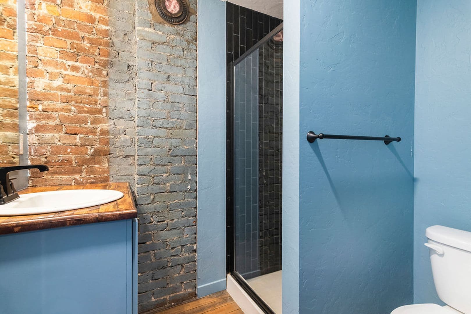 Springfield Apartment: 320 Walnut St.