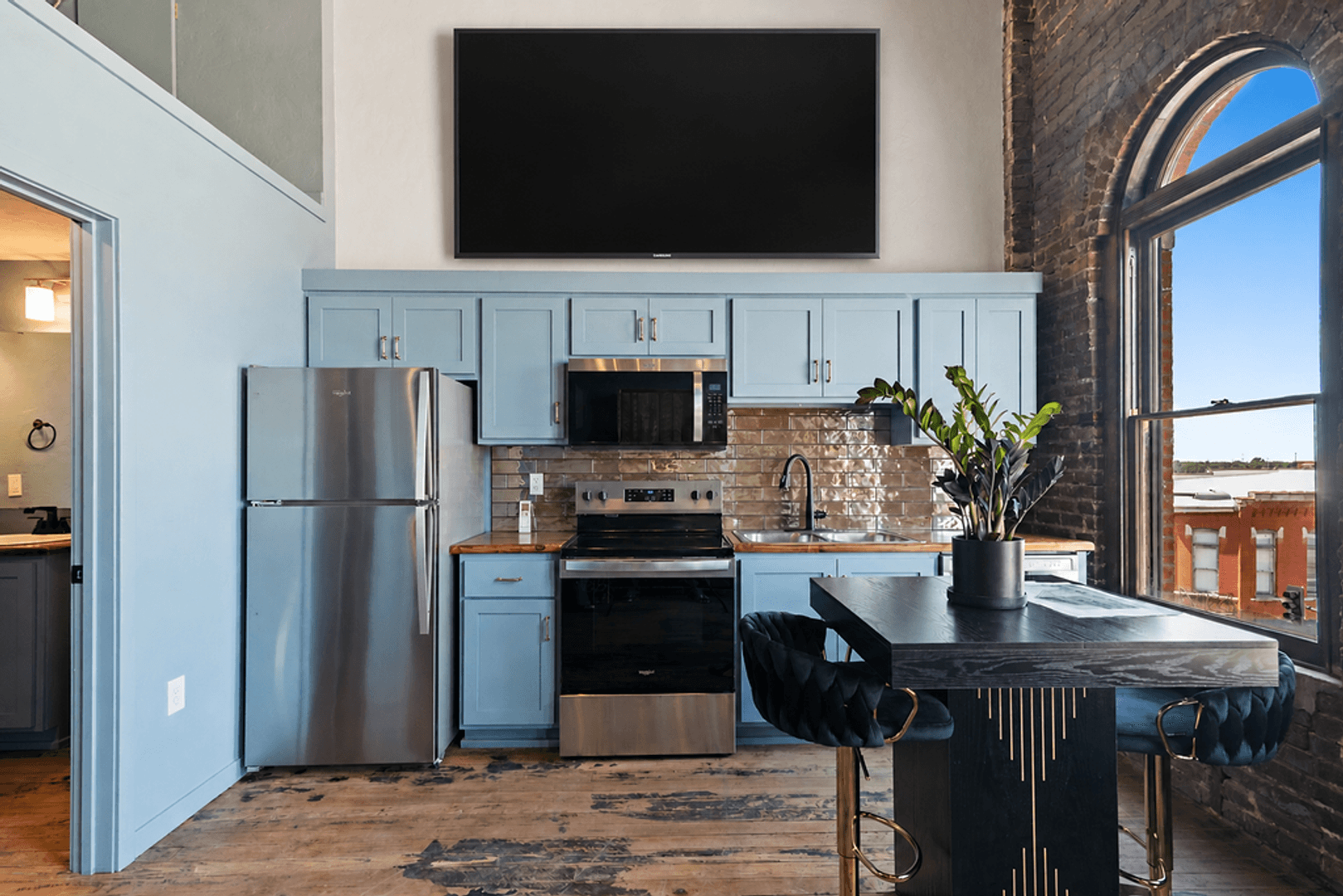 Springfield Apartment: 320 Walnut St.