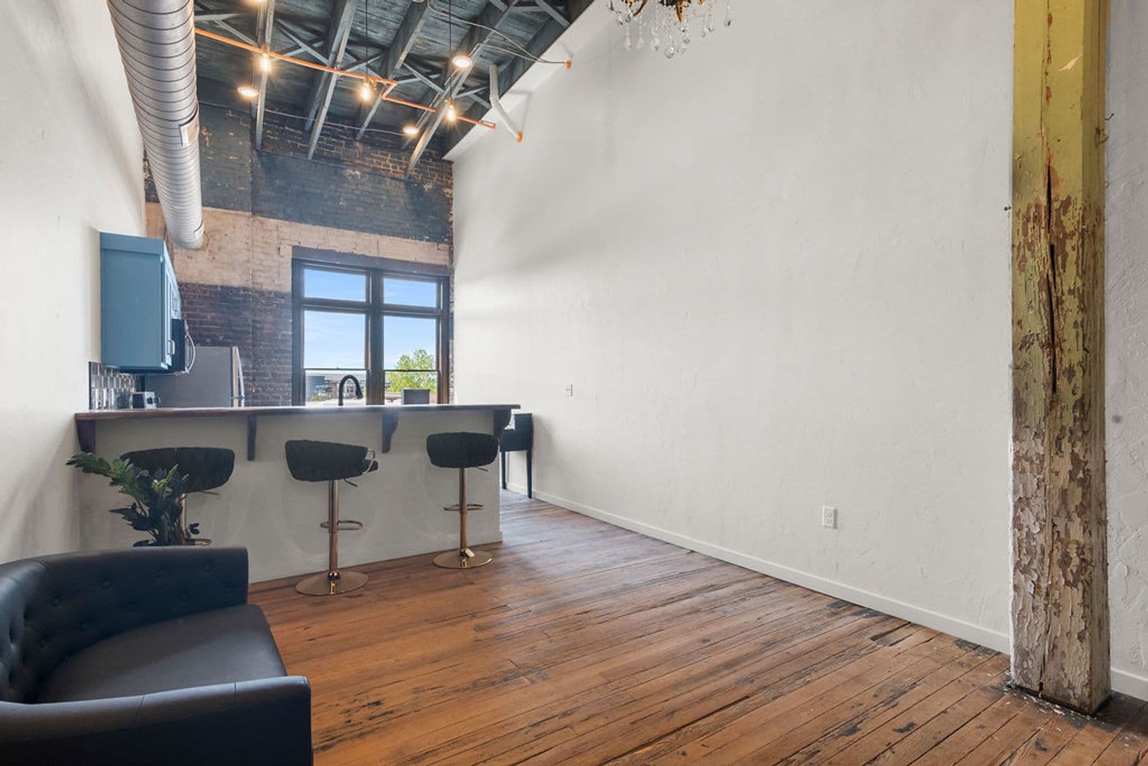 Springfield Apartment: 320 Walnut St.