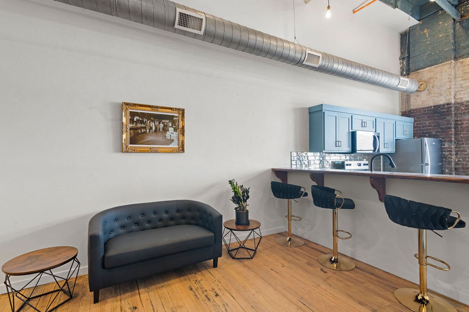 Springfield Apartment: 320 Walnut St.