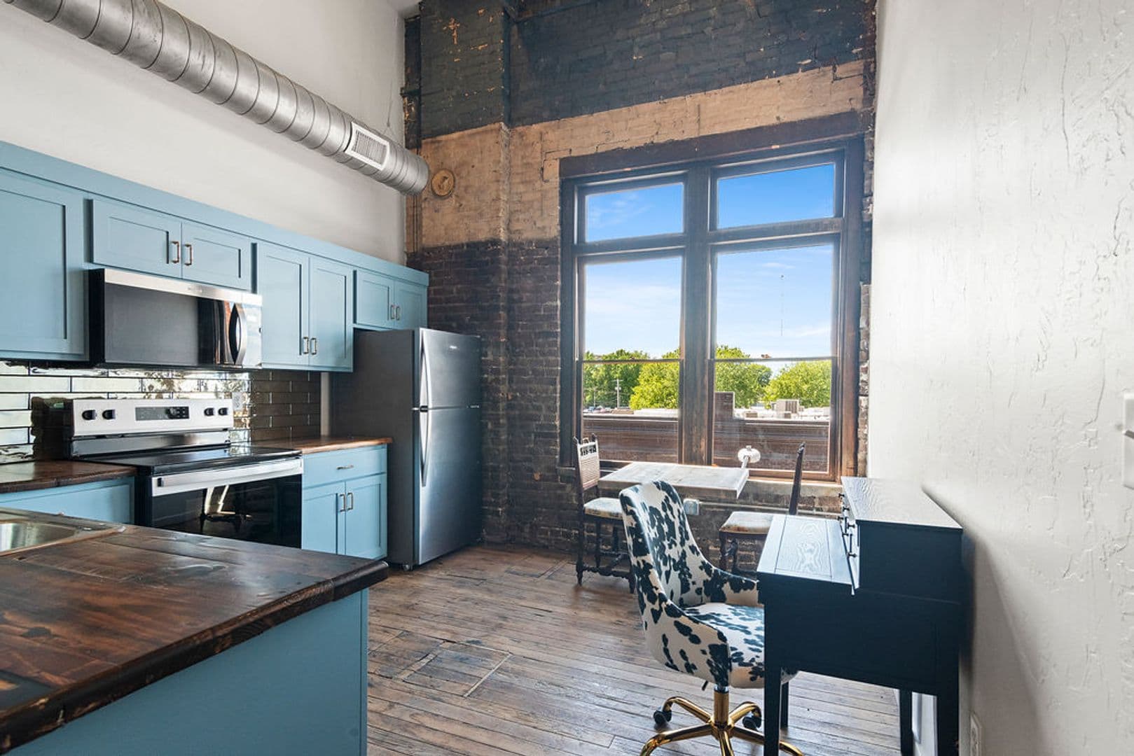 Springfield Apartment: 320 Walnut St.