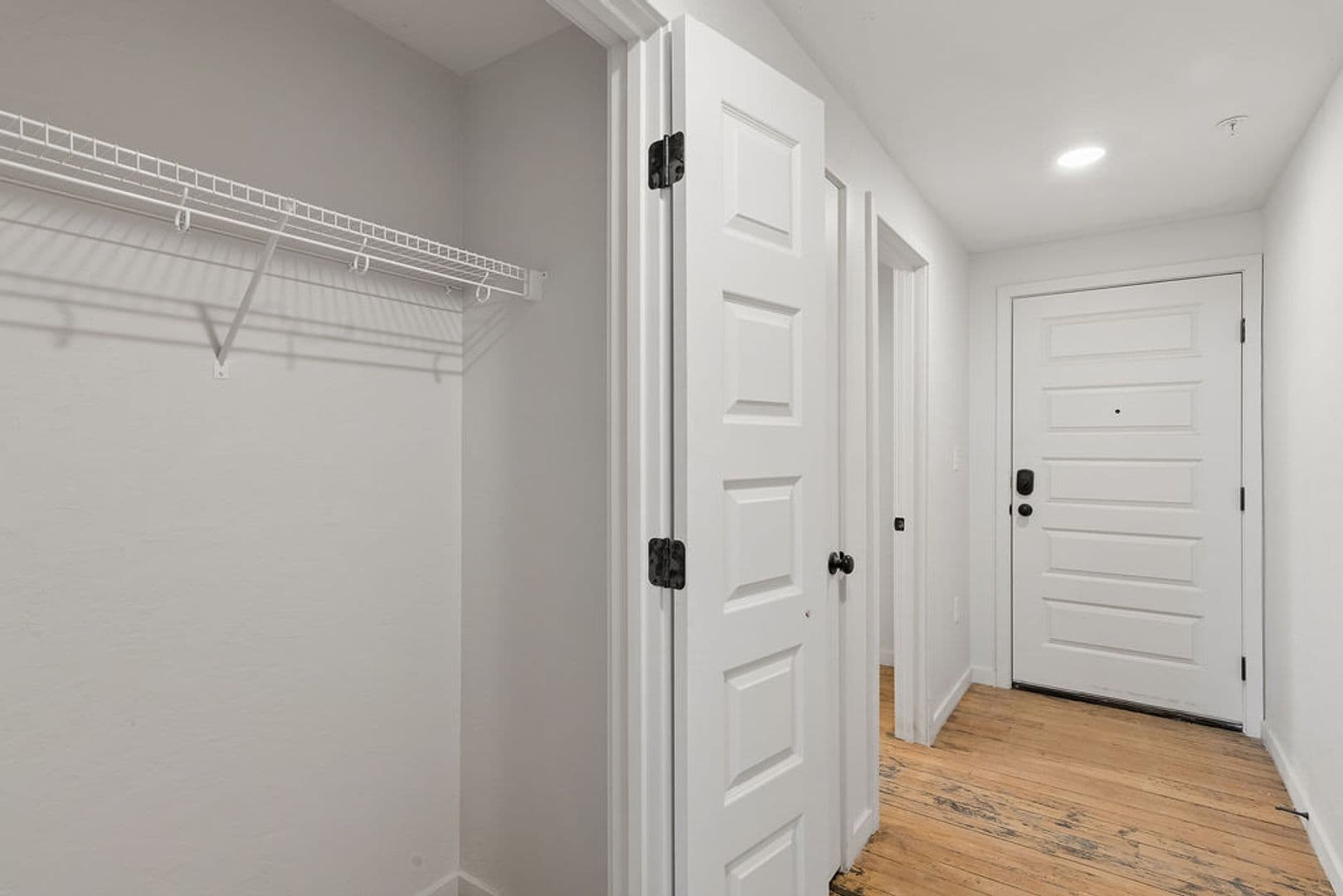 Springfield Apartment: 320 Walnut St.