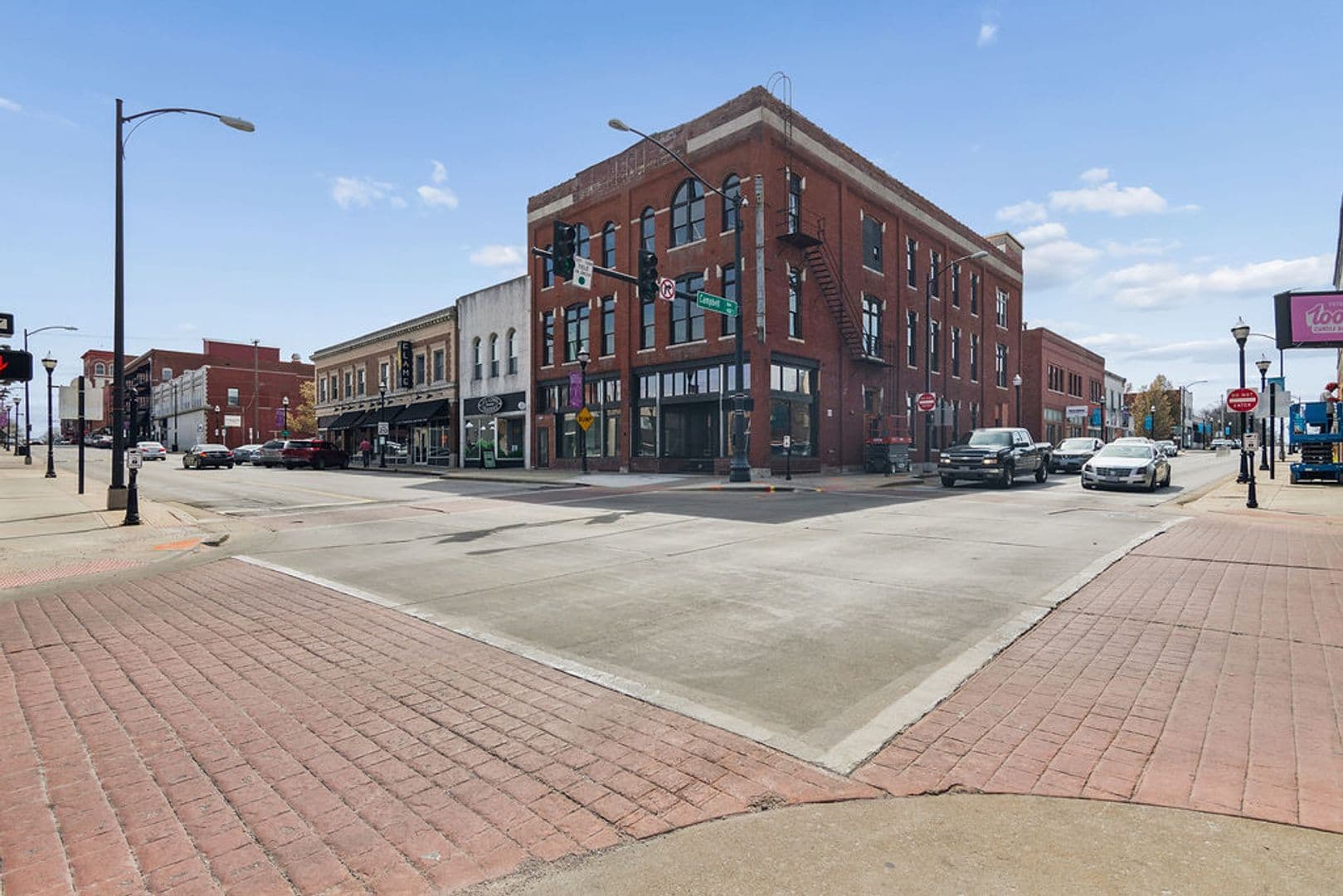 Springfield Apartment: 320 Walnut St.