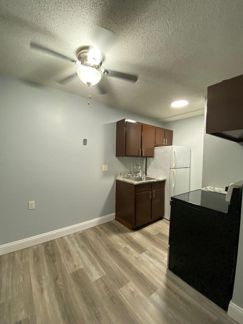 Saint Paul Apartment: 467 Maryland Avenue W