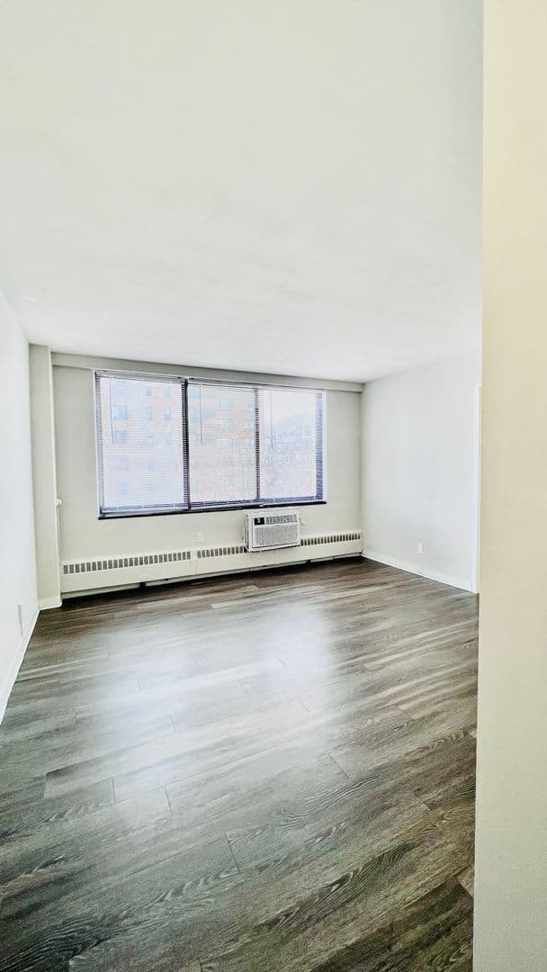 Minneapolis Apartment: 330 Oak Grove Street