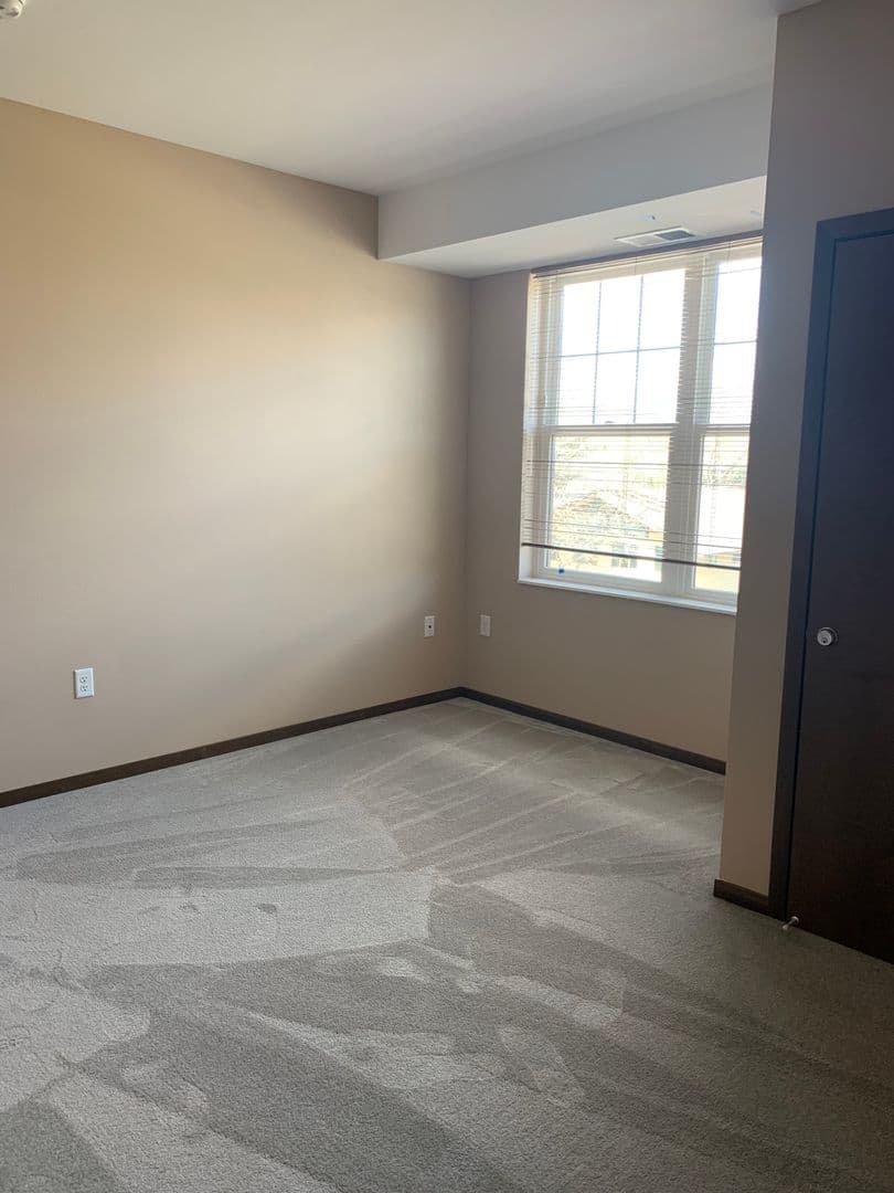 Saint Paul Apartment: 1880 Old Hudson Road