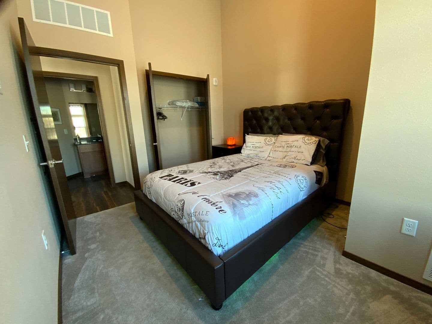 Saint Paul Apartment: 1880 Old Hudson Road