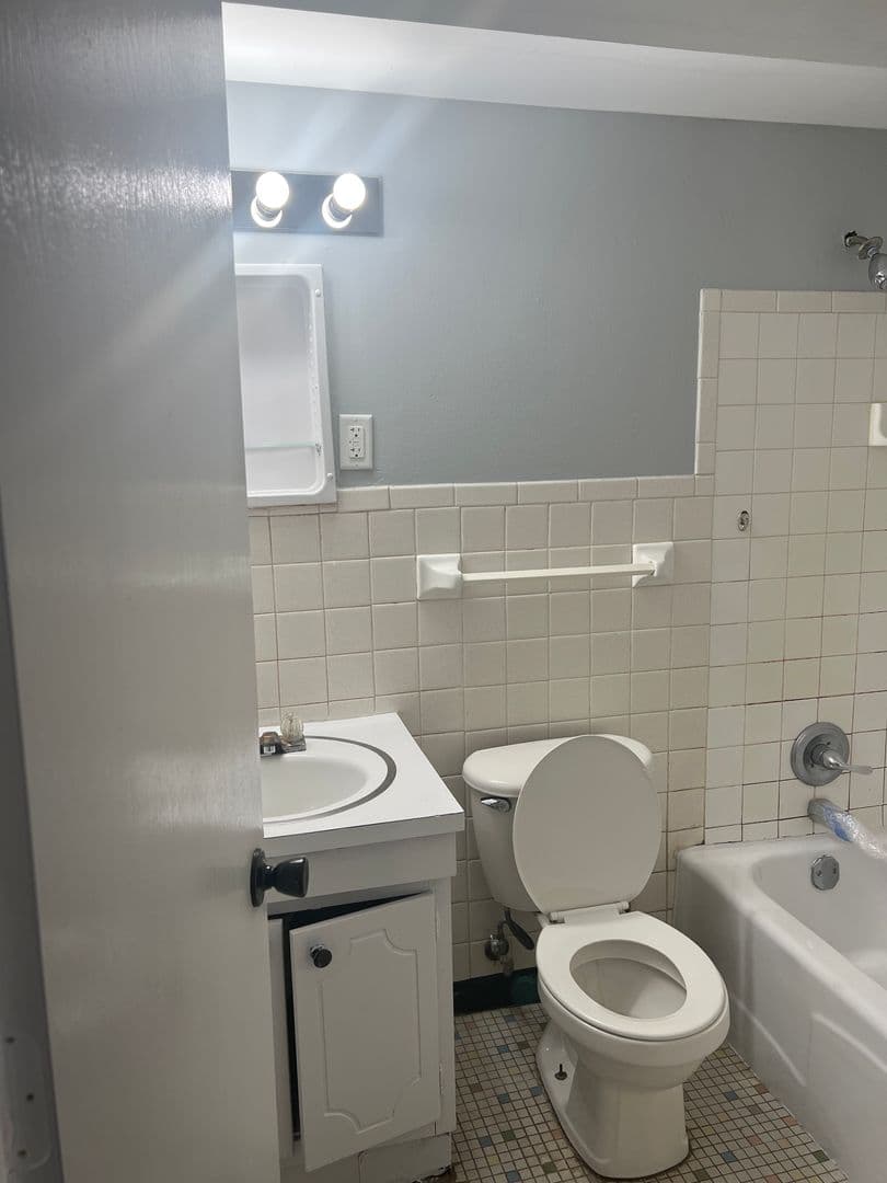 Saint Paul Apartment: 467 Maryland Avenue W
