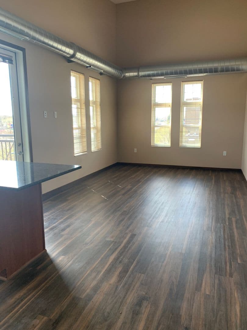 Saint Paul Apartment: 1880 Old Hudson Road