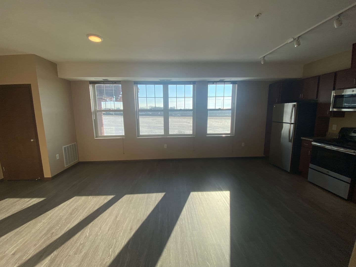 Saint Paul Apartment: 1880 Old Hudson Road