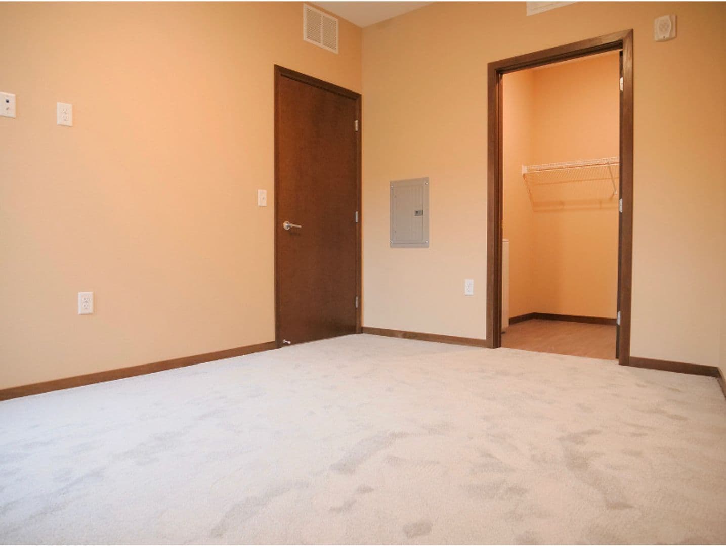 Saint Paul Apartment: 1880 Old Hudson Road