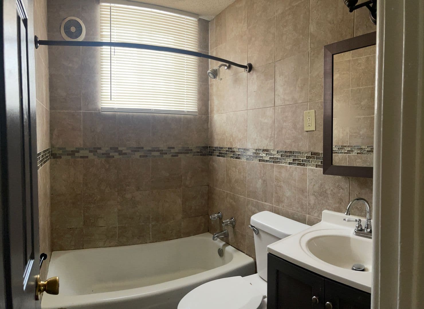 Saint Paul Apartment: 467 Maryland Avenue W