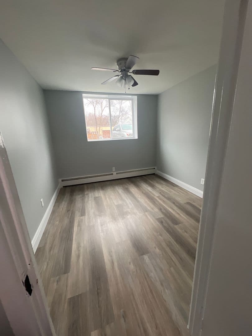 Saint Paul Apartment: 467 Maryland Avenue W