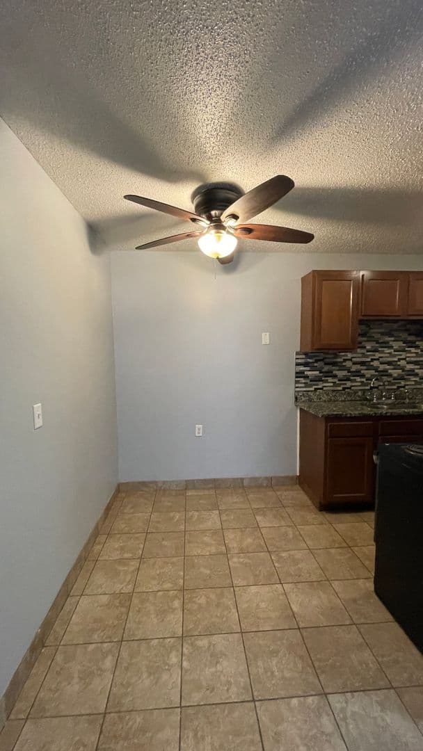Saint Paul Apartment: 467 Maryland Avenue W