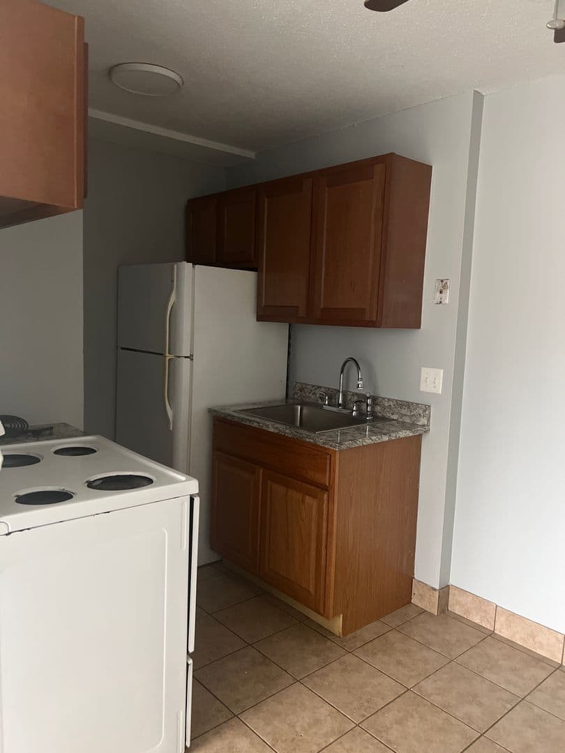 Saint Paul Apartment: 467 Maryland Avenue W