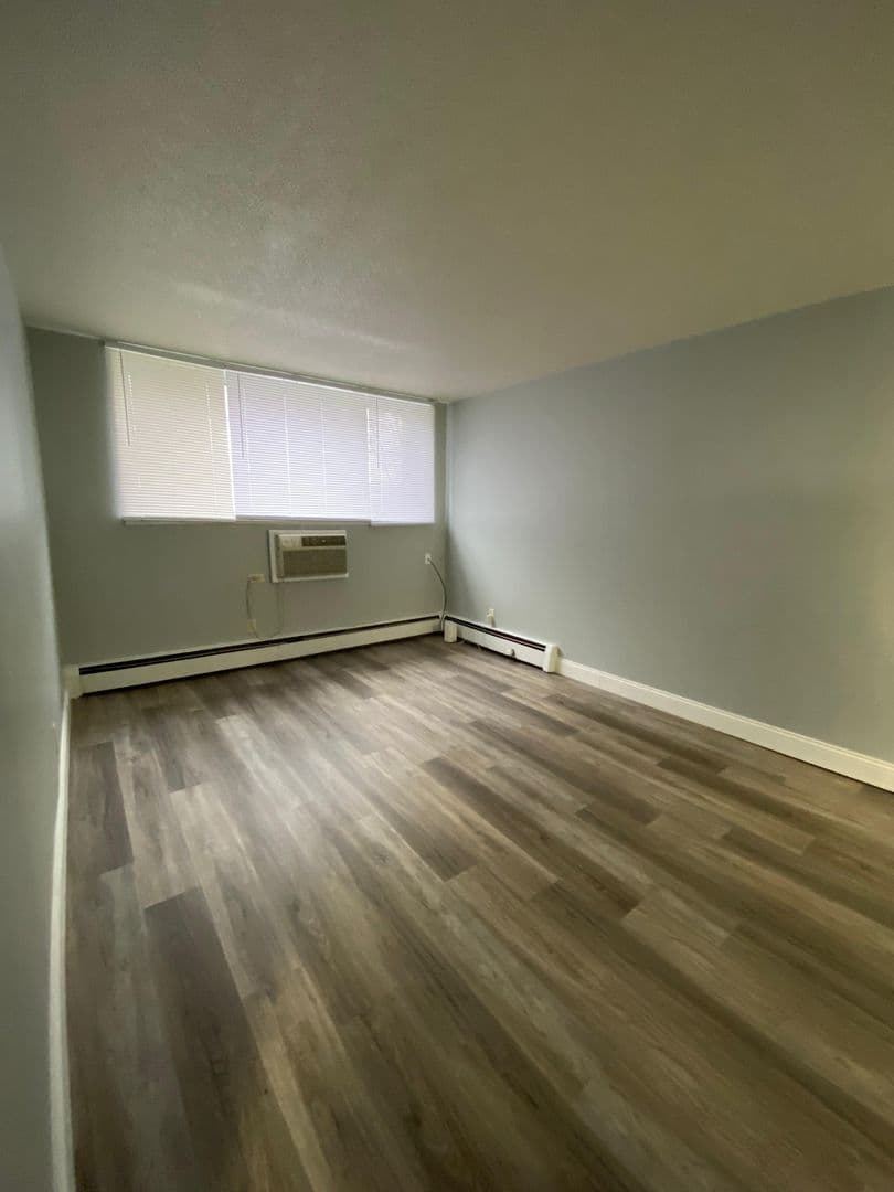 Saint Paul Apartment: 467 Maryland Avenue W