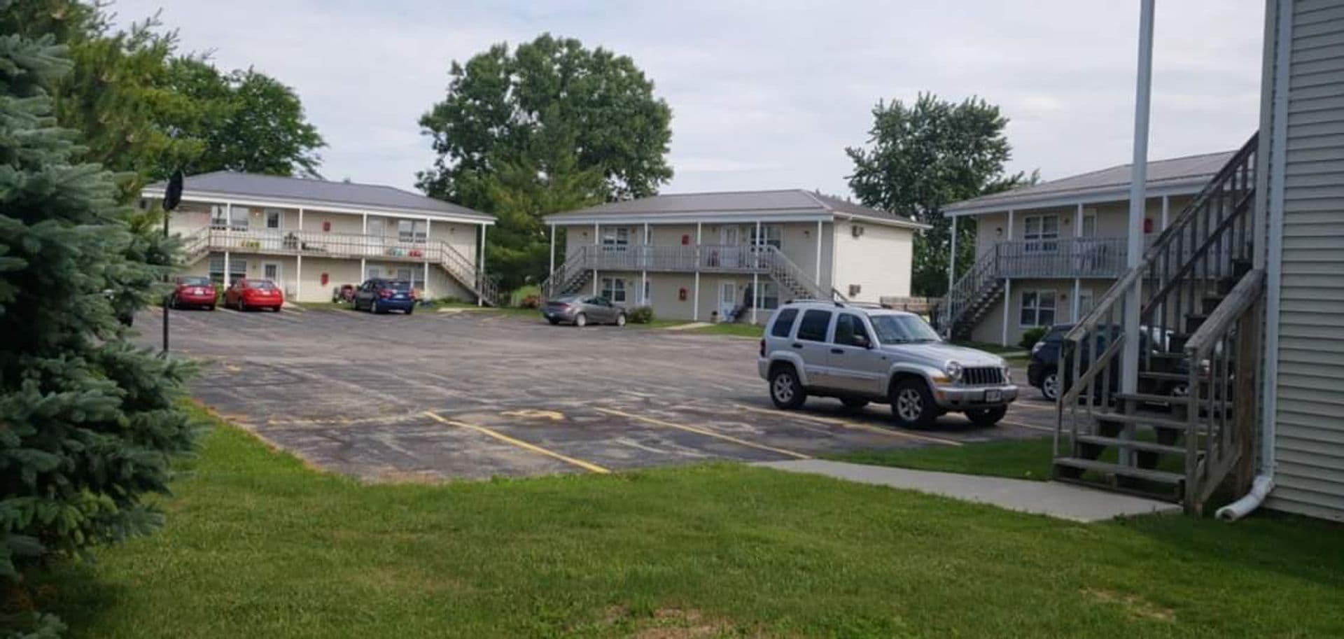 Seymour Apartment: 542 E Bronson Rd