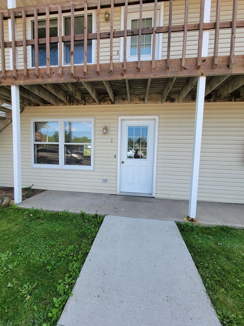 Seymour Apartment: 542 E Bronson Rd
