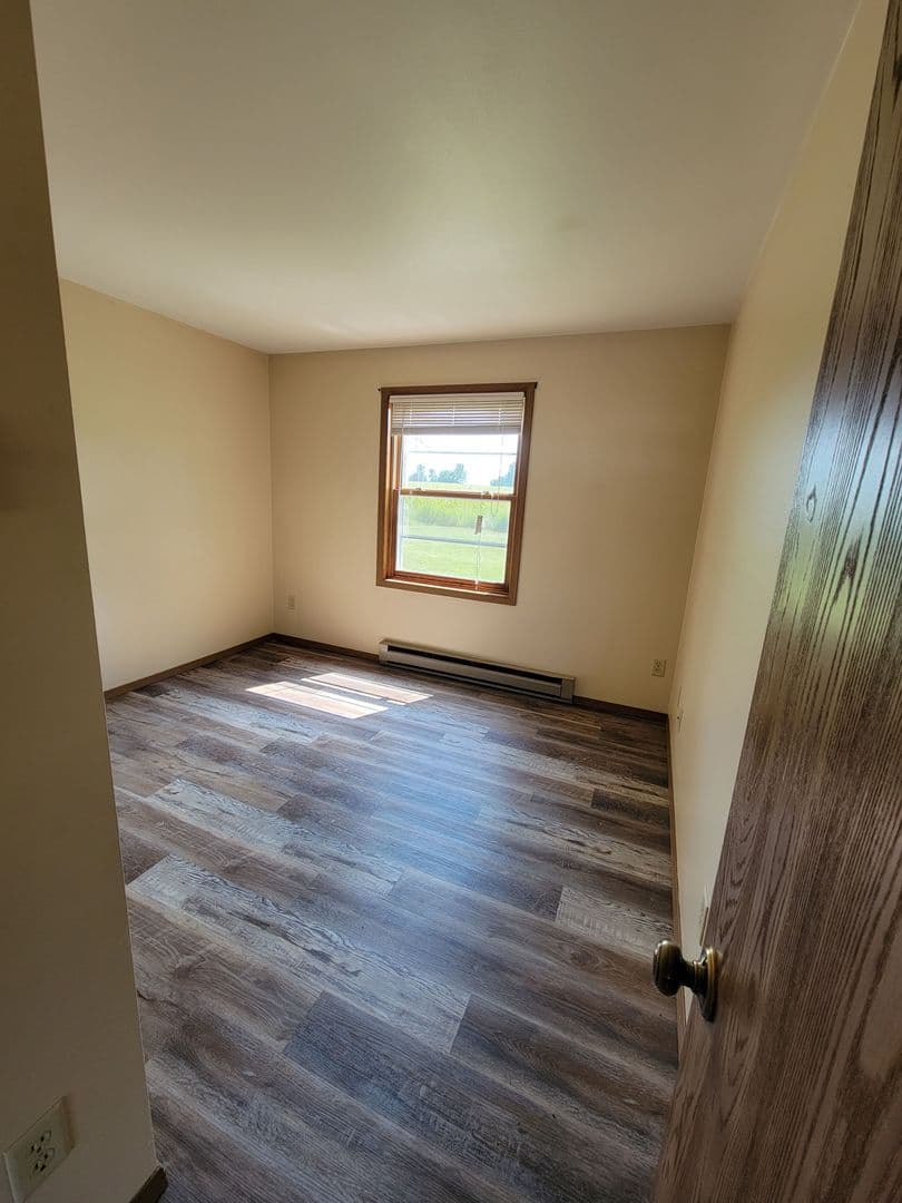 Seymour Apartment: 542 E Bronson Rd