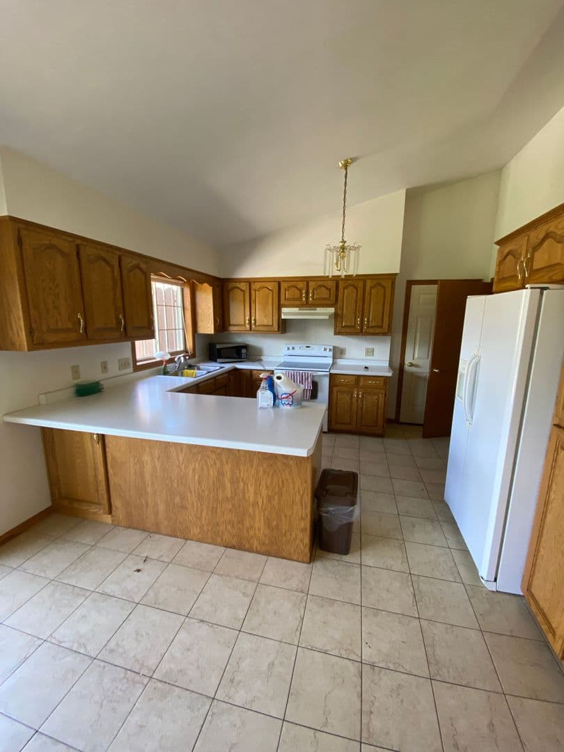Seymour Apartment: 649-401 Pearl-Henry