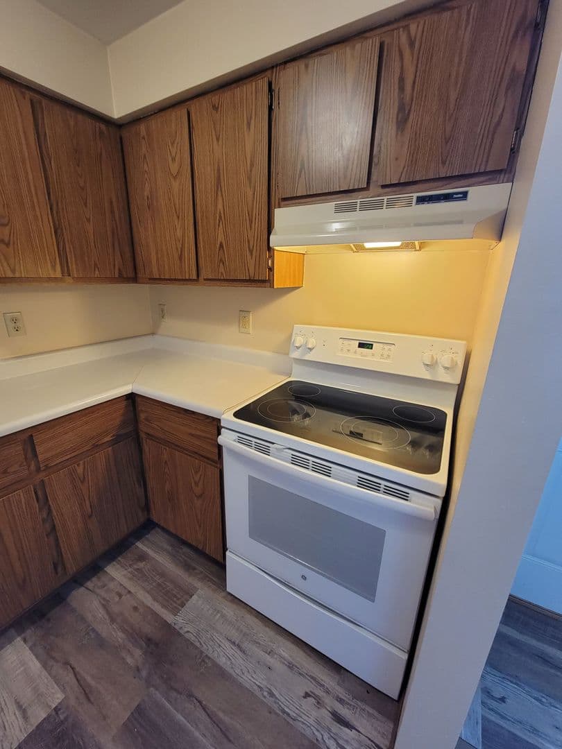 Seymour Apartment: 542 E Bronson Rd