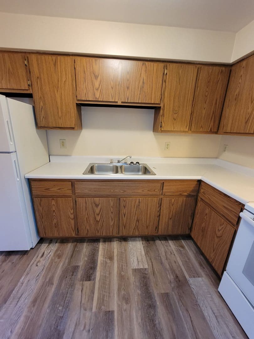 Seymour Apartment: 542 E Bronson Rd