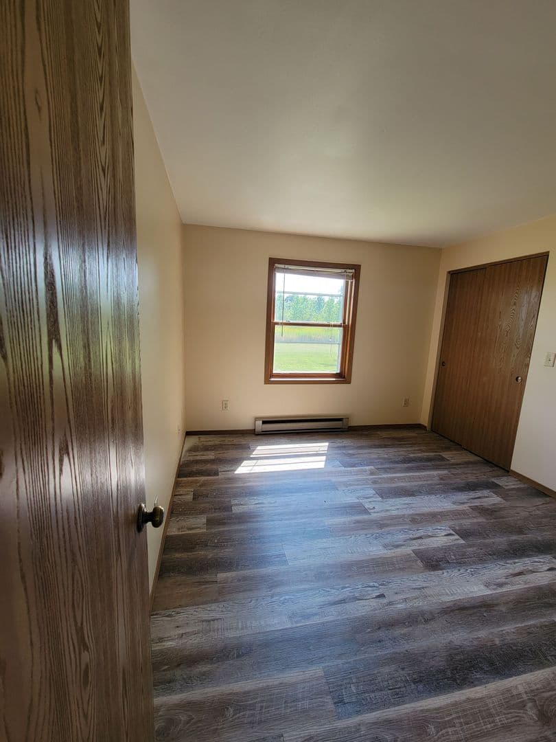 Seymour Apartment: 542 E Bronson Rd