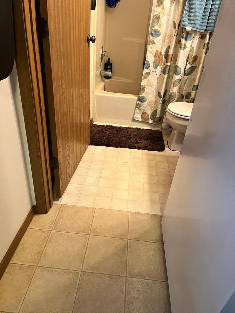 Seymour Apartment: 552 E Bronson Rd