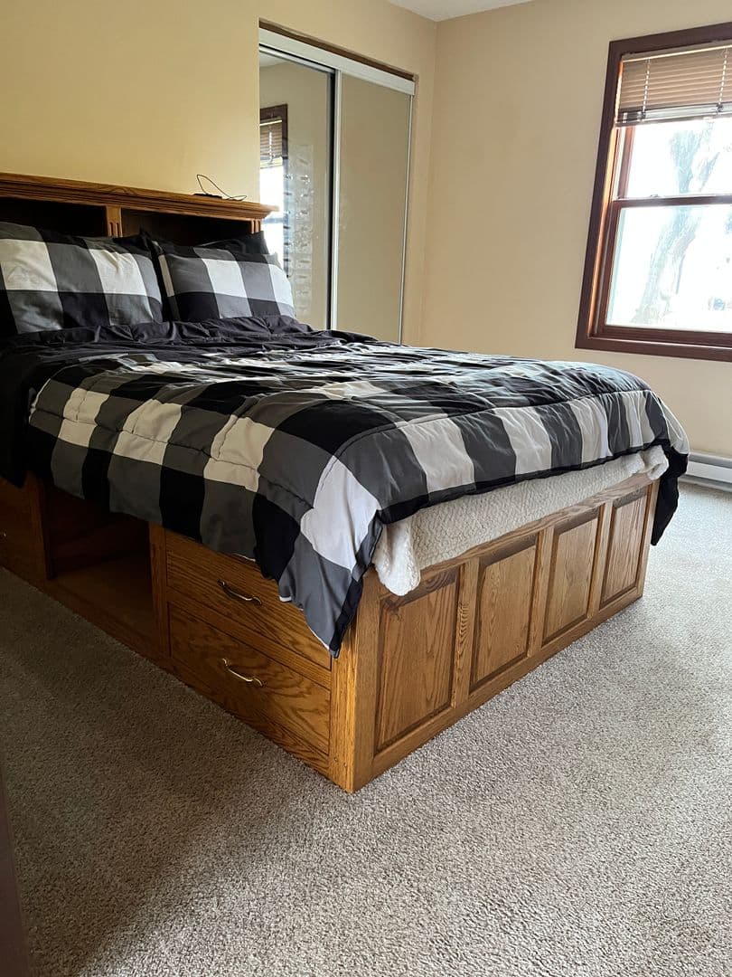Seymour Apartment: 552 E Bronson Rd