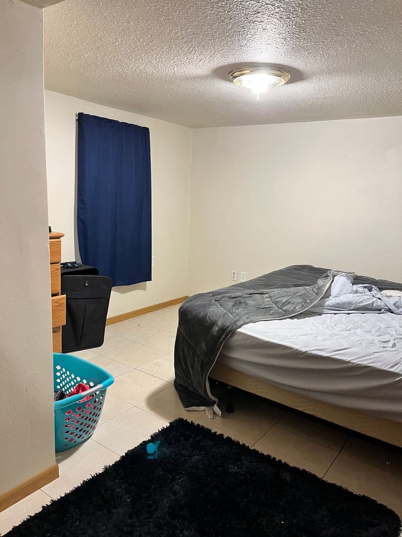Seymour Apartment: 649-401 Pearl-Henry