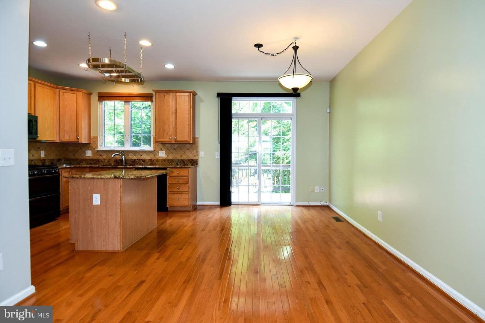 Alexandria House: 7810 Locust Leaf Lane