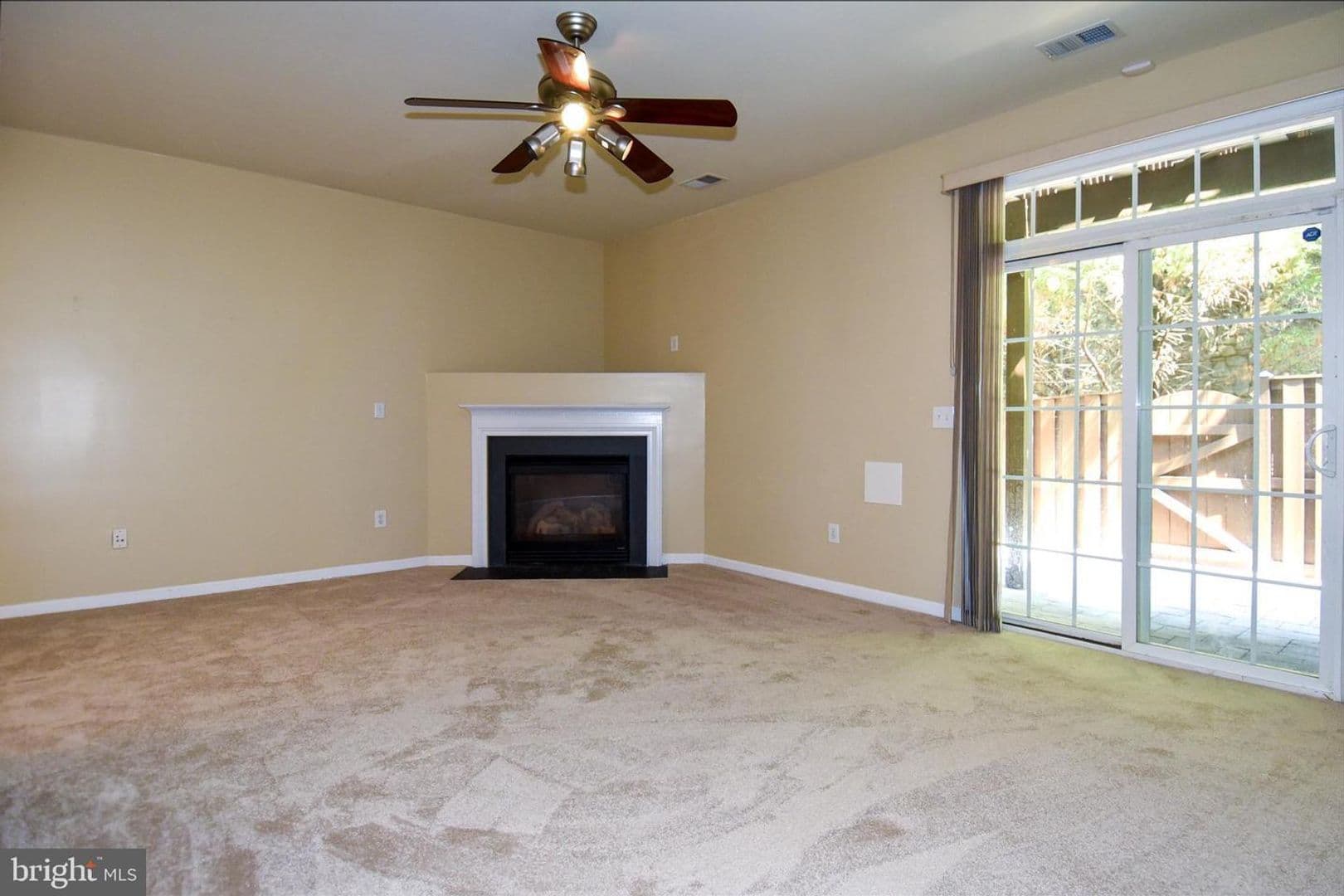 Alexandria House: 7810 Locust Leaf Lane