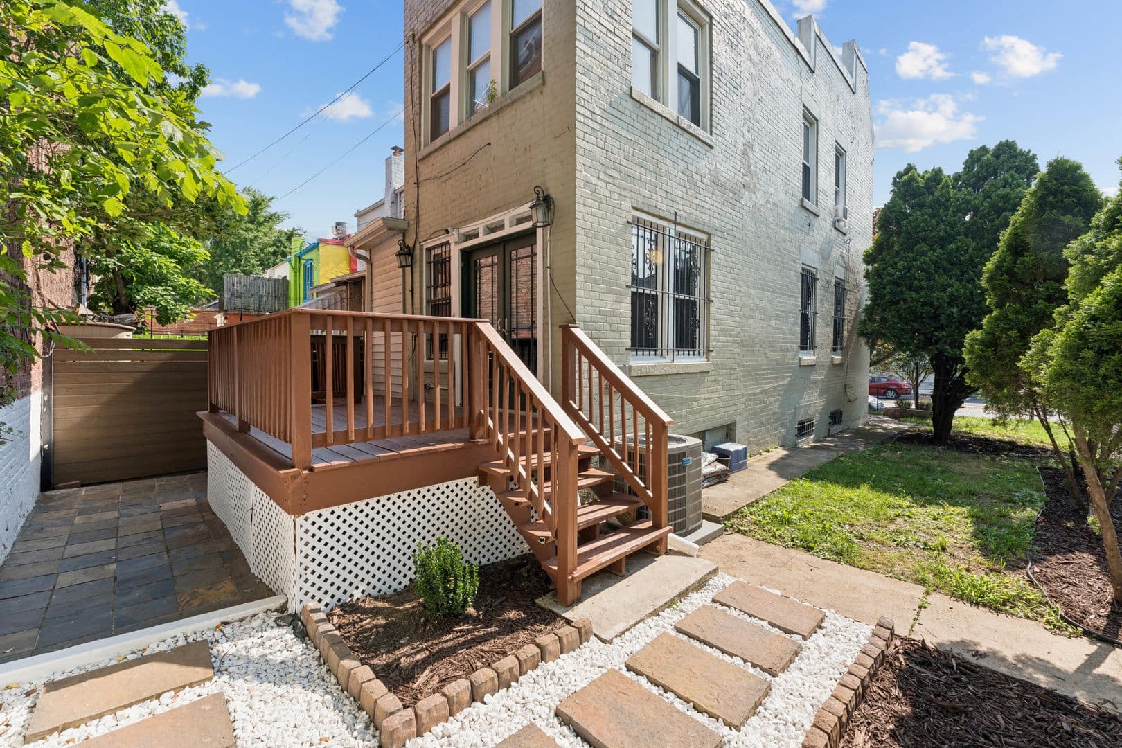 Washington House: 2911 Sherman Avenue NW