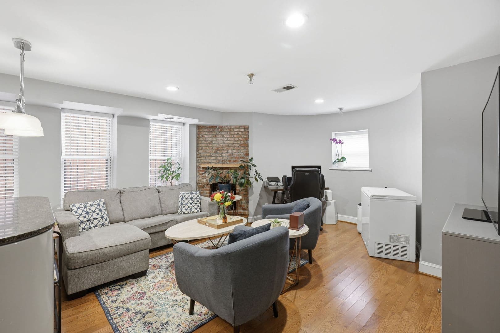 Washington Condo: 1527 16th Street NW