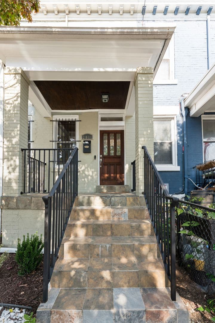 Washington House: 2911 Sherman Avenue NW