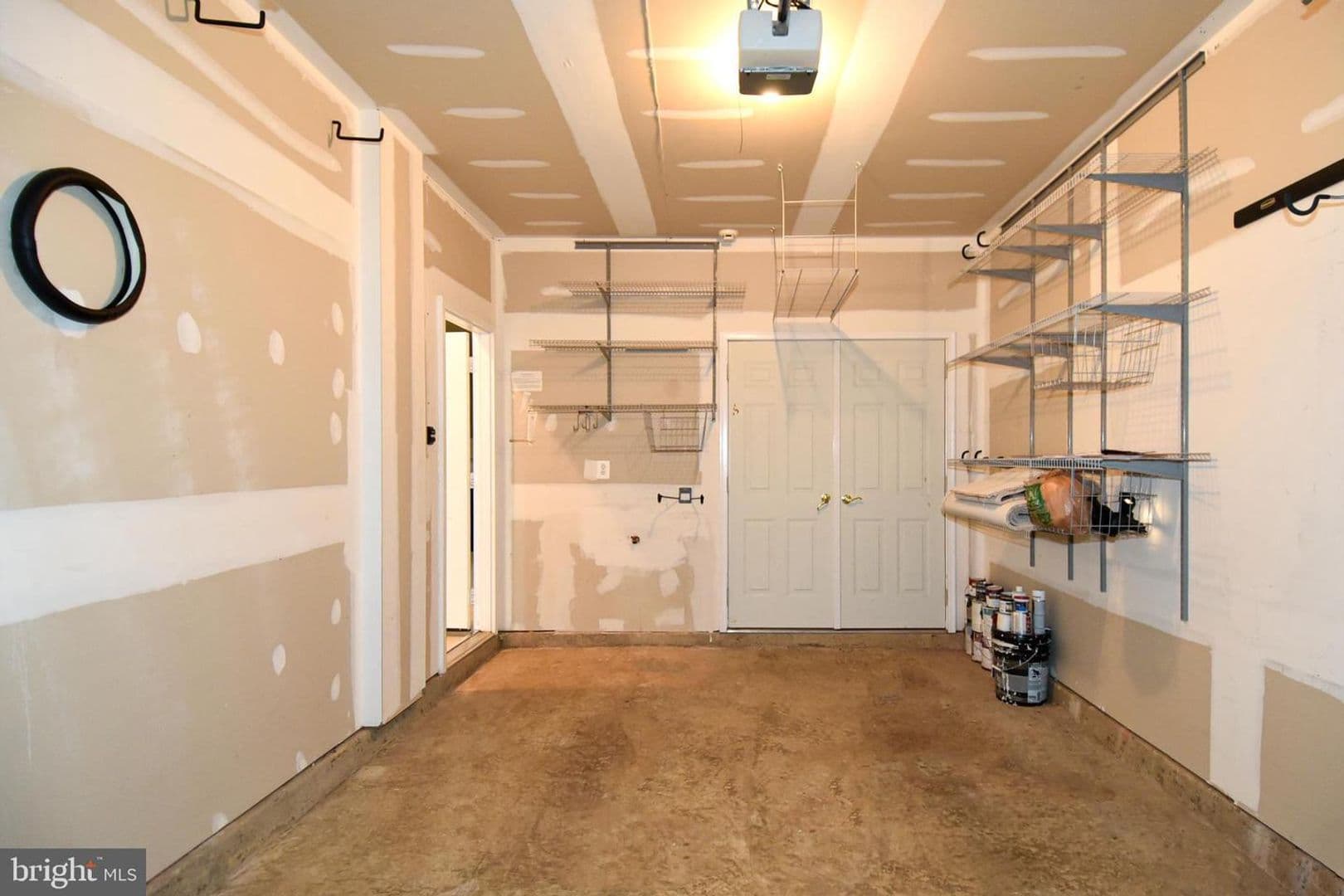 Alexandria House: 7810 Locust Leaf Lane