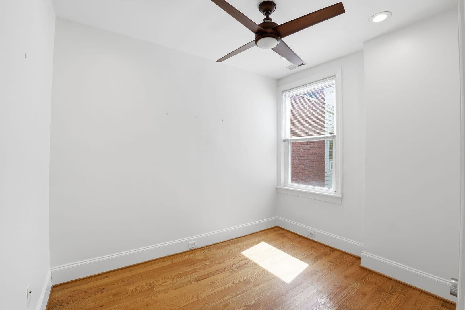 Washington Townhome: 1004 11th Street NE