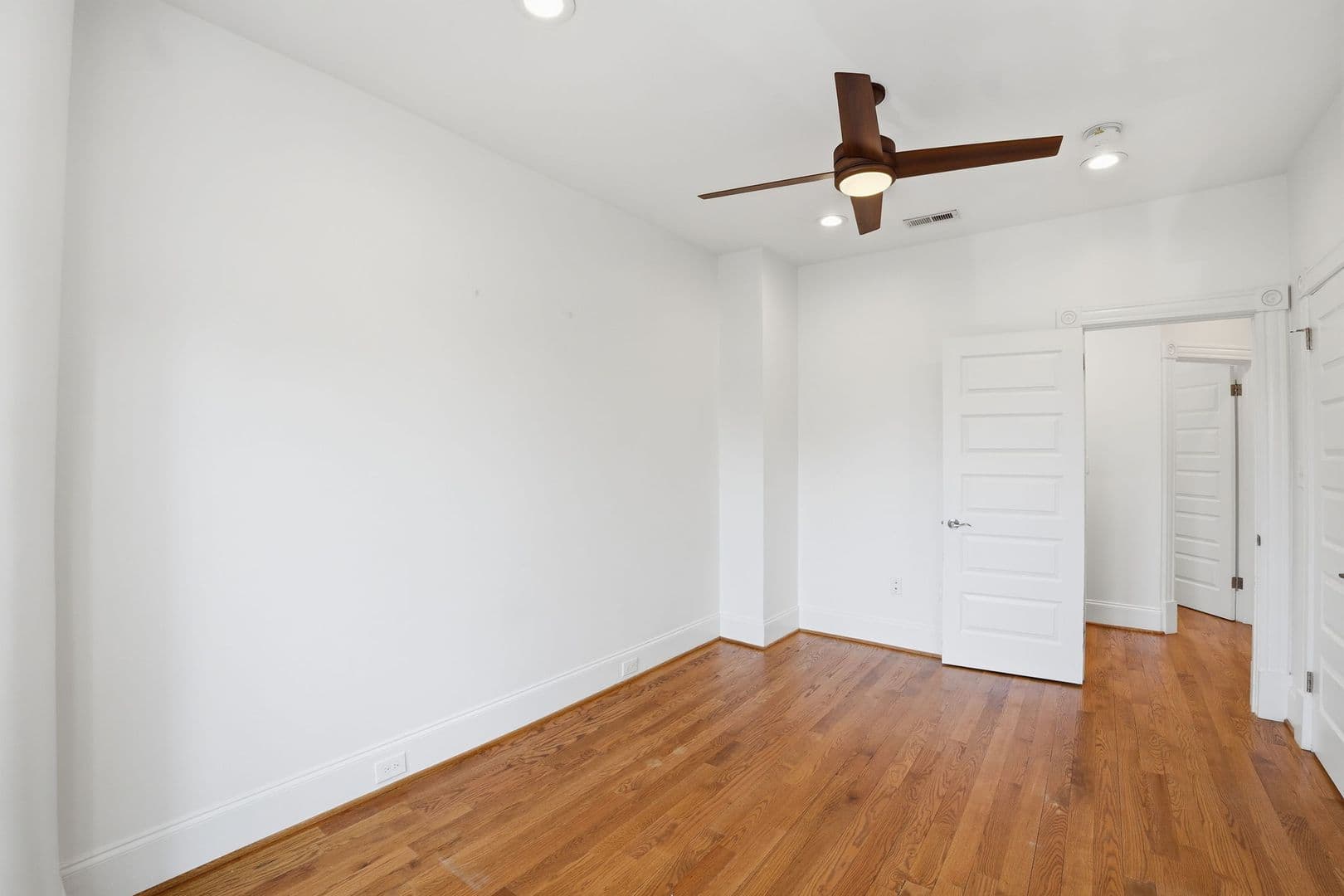 Washington Townhome: 1004 11th Street NE