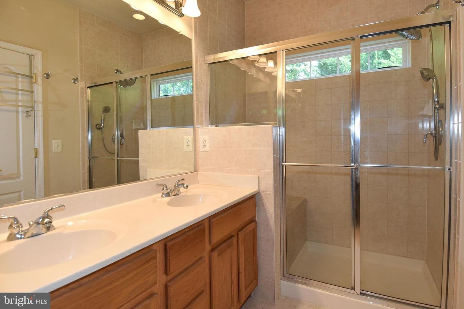 Alexandria House: 7810 Locust Leaf Lane