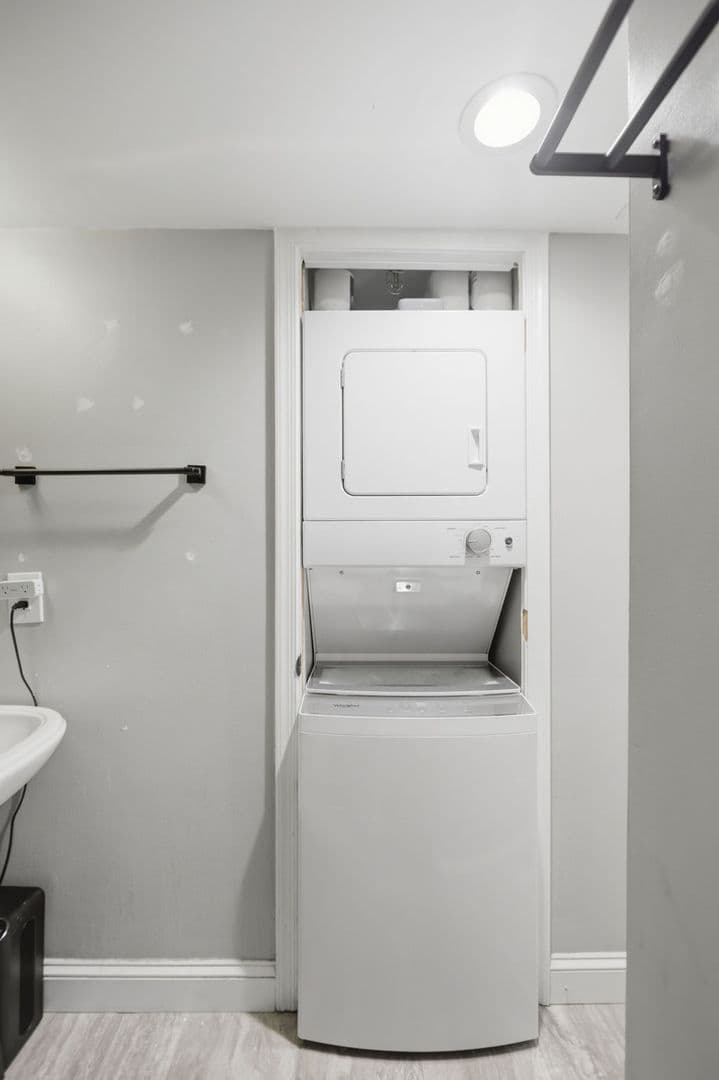 Washington Condo: 1527 16th Street NW
